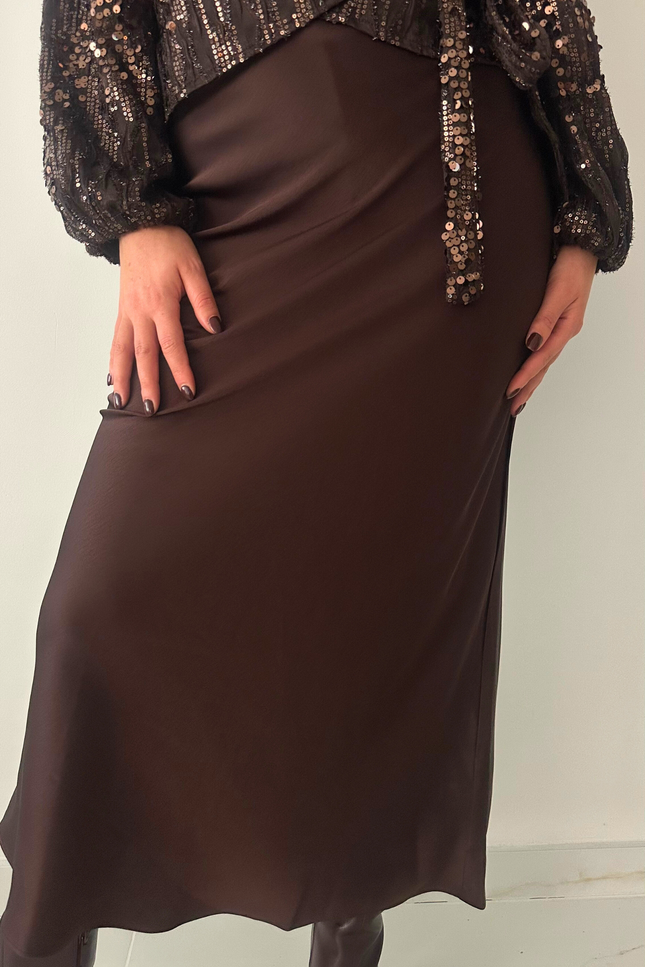 Lange bruine satijnen rok