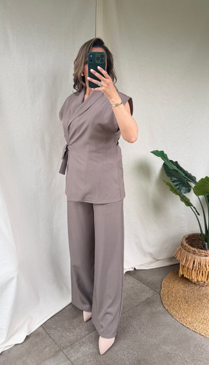 Taupe setje MINA