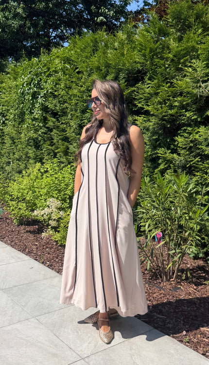 Beige jurk zwarte strepen LISA
