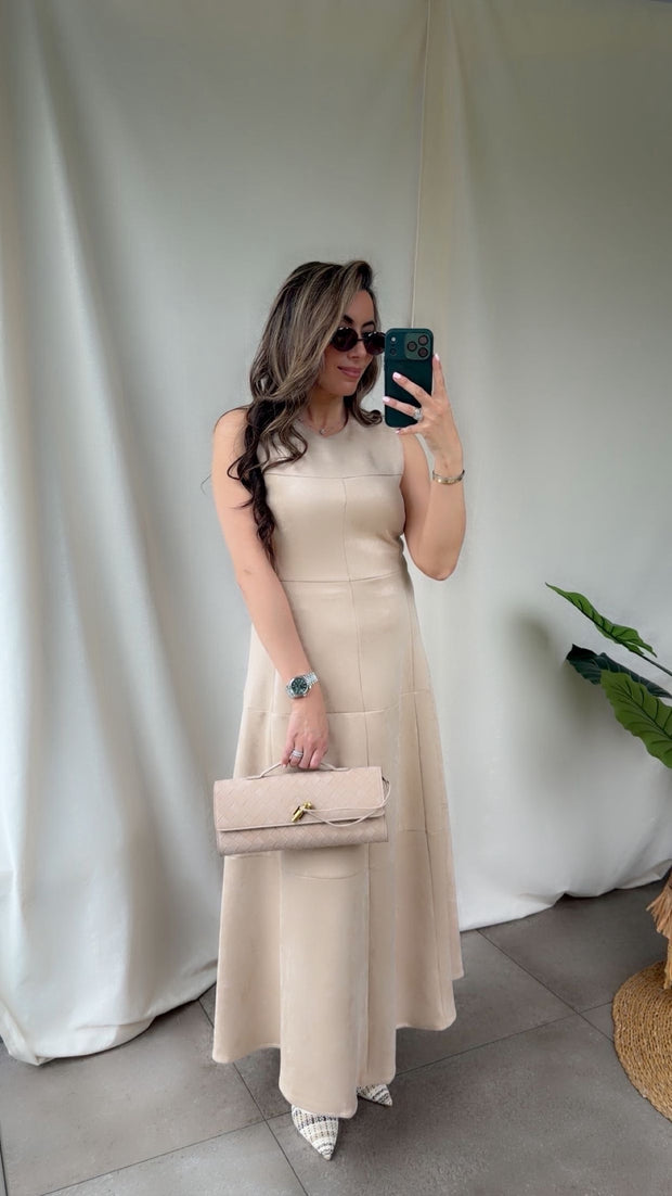 <h4>Where elegance flows</h4>