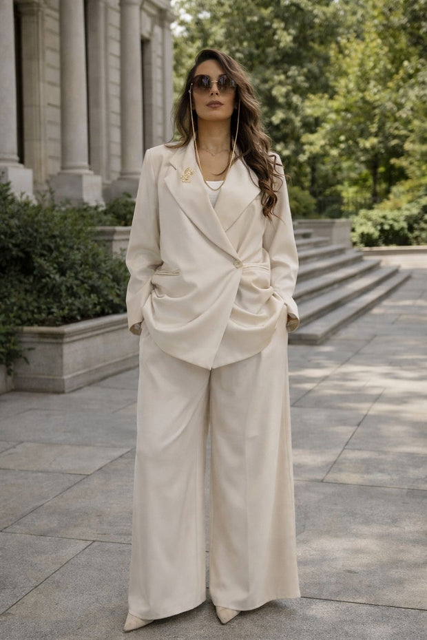 <h4>Power suits, stylish & sharp</h4>